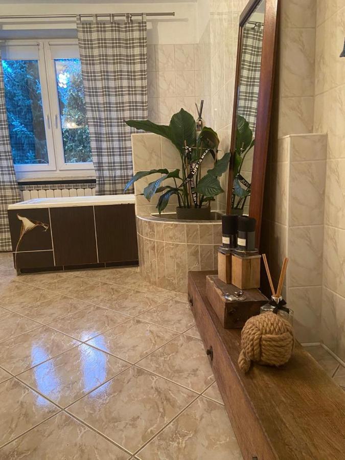 Lux Chodziez, Zwyciestwa 13 Apartment